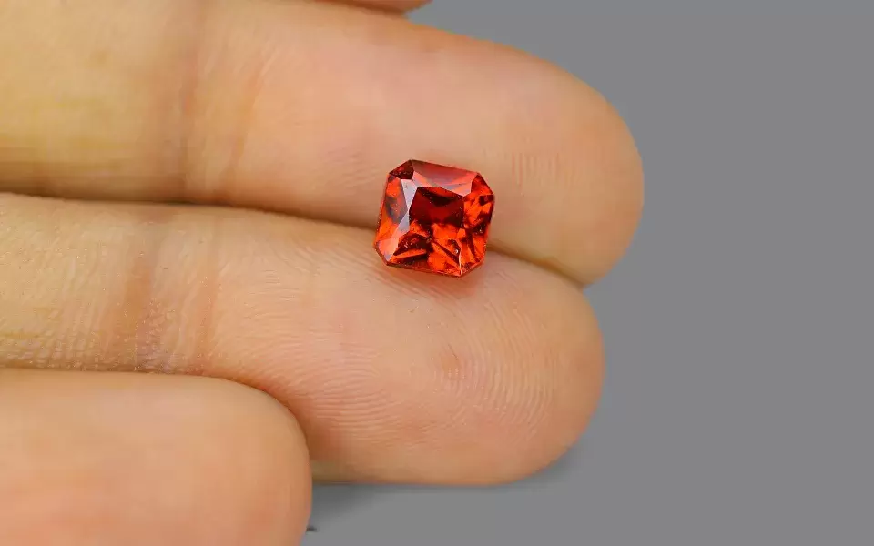 Hessonite (2.24-Carats)