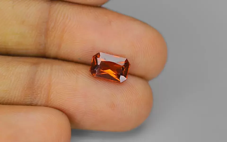 Hessonite (1.20-Carats)